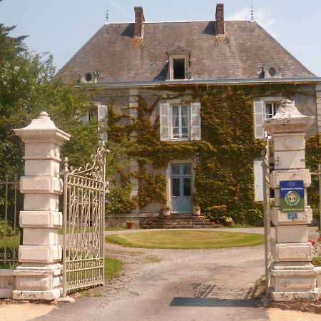 Le Logis Bed & Breakfast Les Pineaux Exterior photo