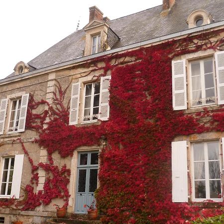 Le Logis Bed & Breakfast Les Pineaux Exterior photo