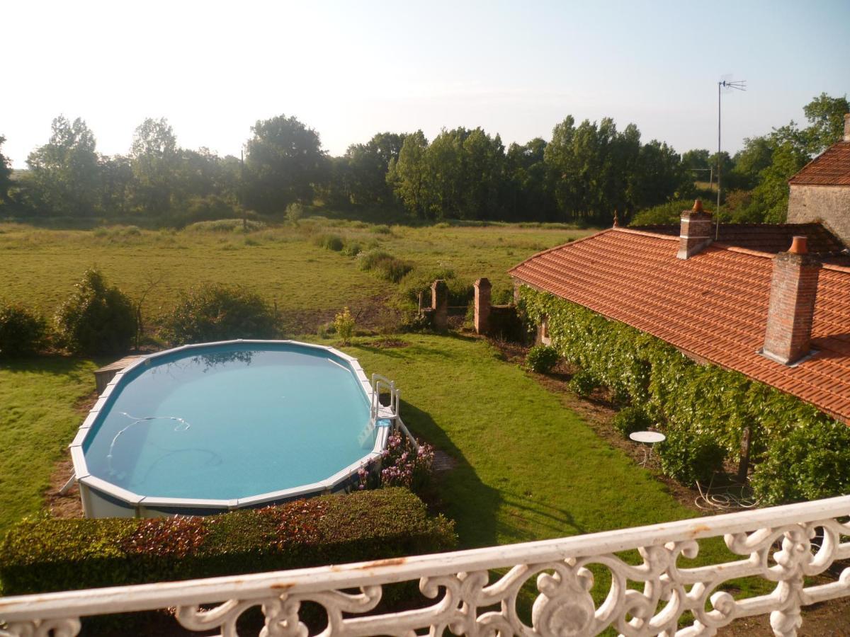 Le Logis Bed & Breakfast Les Pineaux Exterior photo