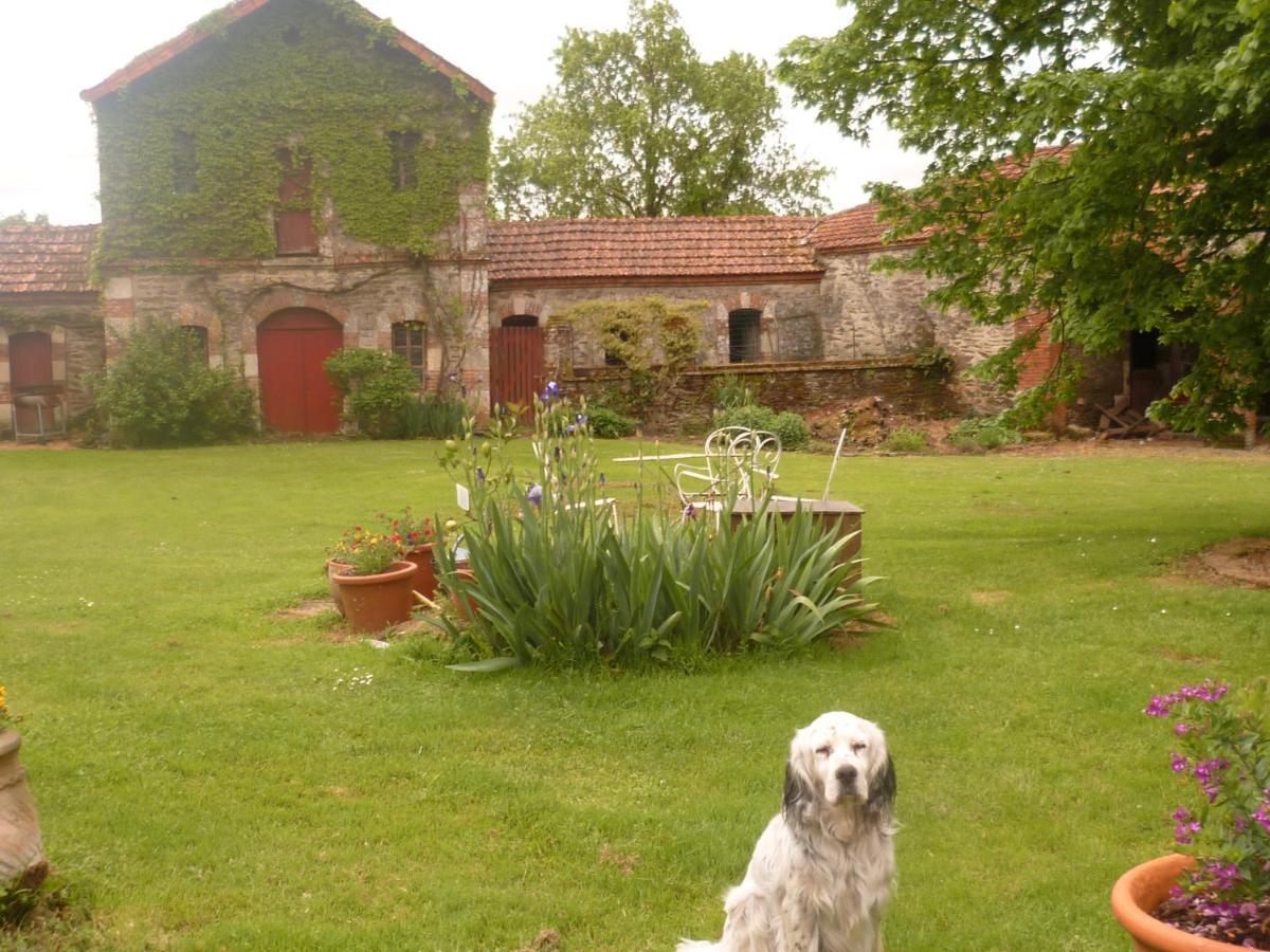 Le Logis Bed & Breakfast Les Pineaux Exterior photo