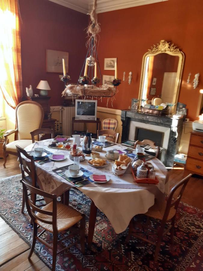 Le Logis Bed & Breakfast Les Pineaux Exterior photo